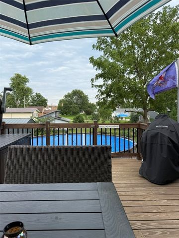 910 G Avenue, Vinton, IA 52349