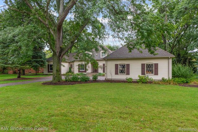 9837 Burning Tree Drive, Grand Blanc Charter Township, MI 48439