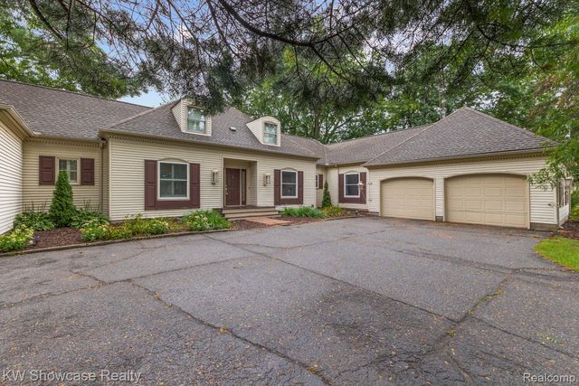 9837 Burning Tree Drive, Grand Blanc Charter Township, MI 48439