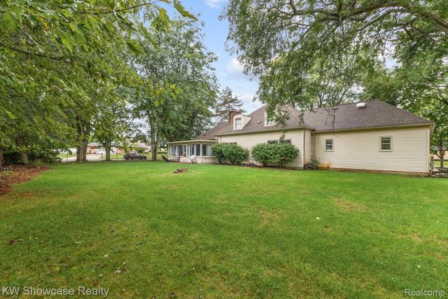 9837 Burning Tree Drive, Grand Blanc Charter Township, MI 48439