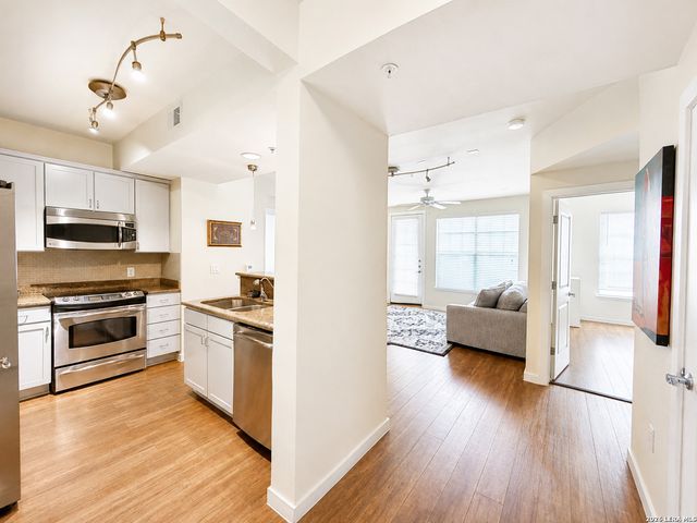 7342 Oak Manor Dr Apt 1205, San Antonio, TX 78229