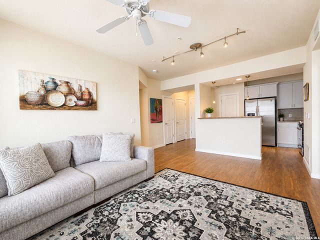 7342 Oak Manor Dr Apt 1205, San Antonio, TX 78229