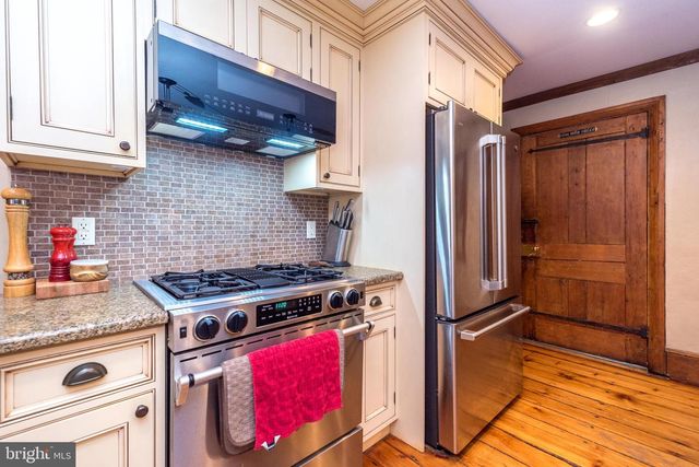 1 VILLAGE WAY, Plymouth Meeting, PA 19462