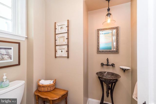 1 VILLAGE WAY, Plymouth Meeting, PA 19462