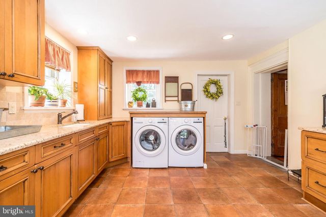 1 VILLAGE WAY, Plymouth Meeting, PA 19462