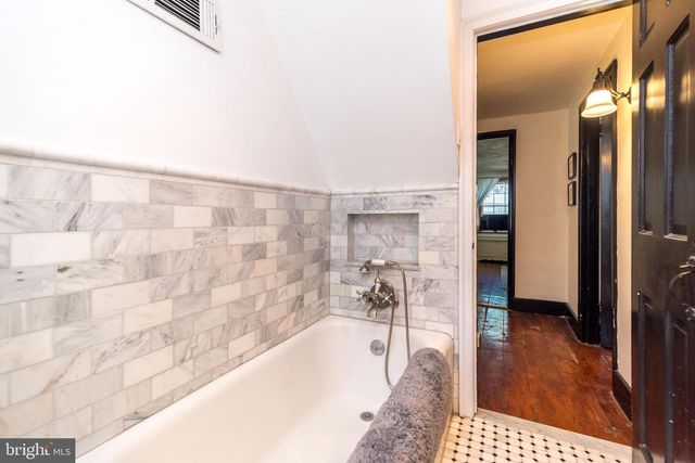 1 VILLAGE WAY, Plymouth Meeting, PA 19462