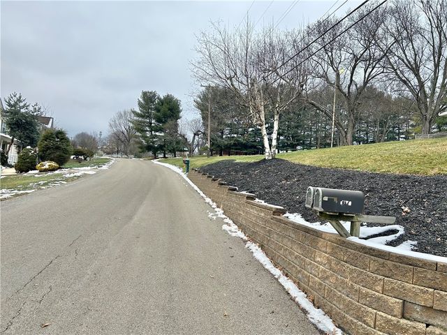 1727 Ridgewood Drive, N Franklin Twp, PA 15301