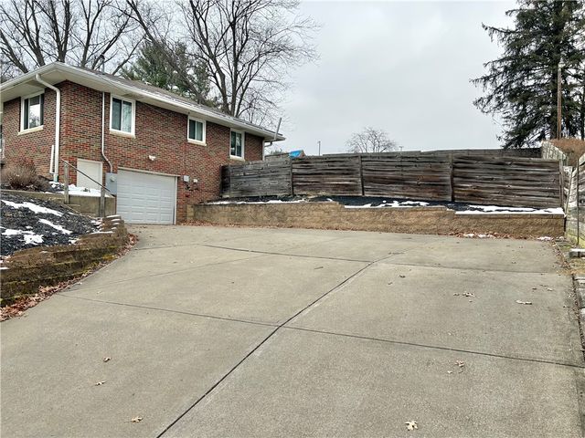 1727 Ridgewood Drive, N Franklin Twp, PA 15301