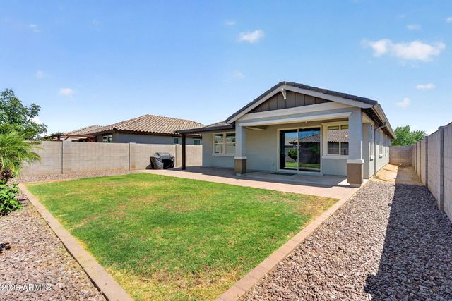 2818 W MARTINEZ Drive, San Tan Valley, AZ 85144