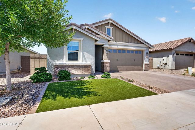 2818 W MARTINEZ Drive, San Tan Valley, AZ 85144