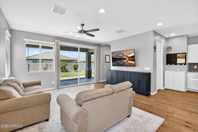 2818 W MARTINEZ Drive, San Tan Valley, AZ 85144