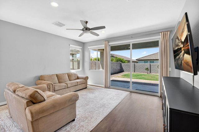 2818 W MARTINEZ Drive, San Tan Valley, AZ 85144