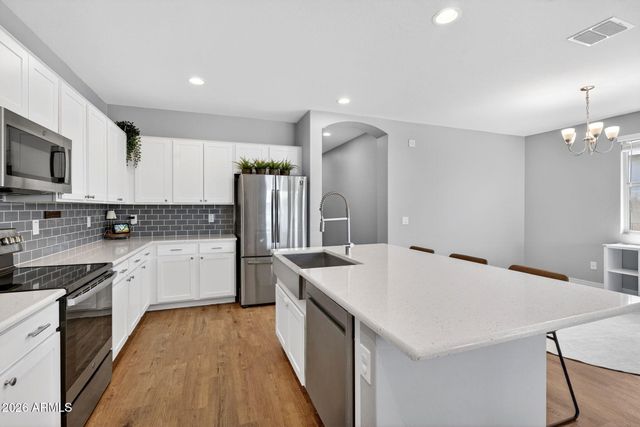 2818 W MARTINEZ Drive, San Tan Valley, AZ 85144