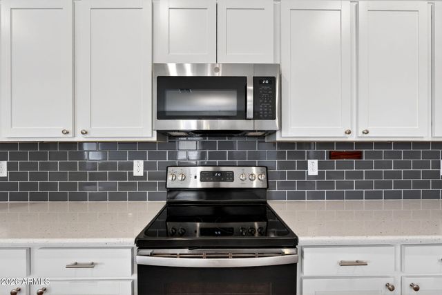 2818 W MARTINEZ Drive, San Tan Valley, AZ 85144