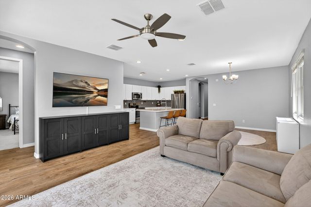 2818 W MARTINEZ Drive, San Tan Valley, AZ 85144