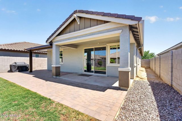2818 W MARTINEZ Drive, San Tan Valley, AZ 85144