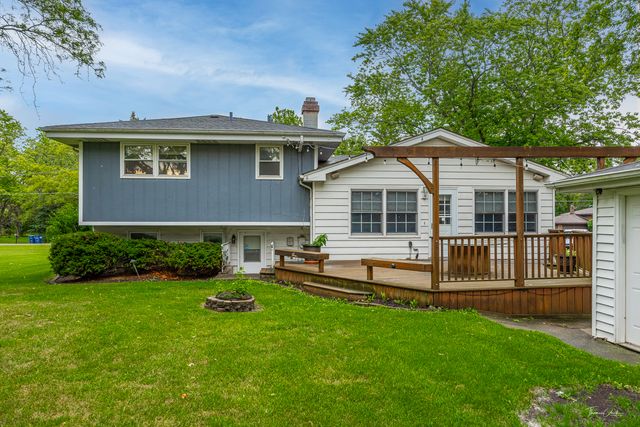 5S300 Tuthill Road, Naperville, IL 60563