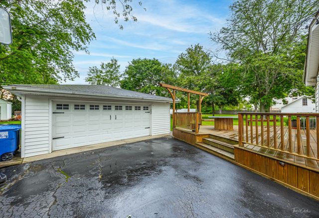 5S300 Tuthill Road, Naperville, IL 60563