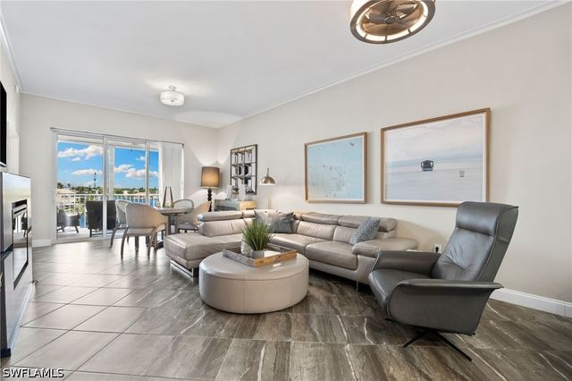 9380 Gulf Shore DR 402, Naples, FL 34108