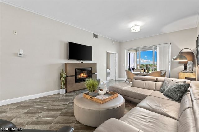 9380 Gulf Shore DR 402, Naples, FL 34108