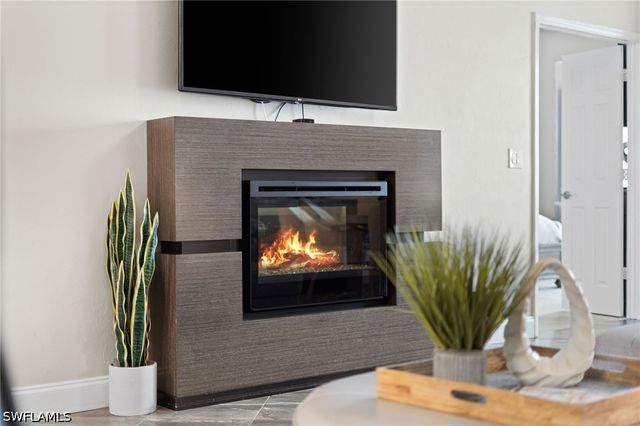 9380 Gulf Shore DR 402, Naples, FL 34108