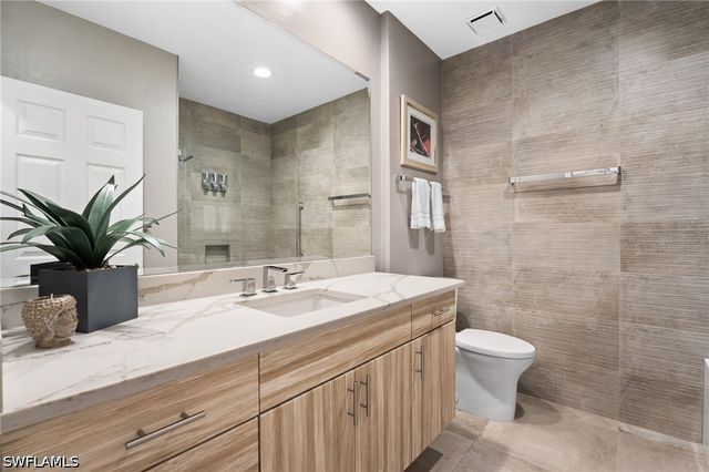 9380 Gulf Shore DR 402, Naples, FL 34108