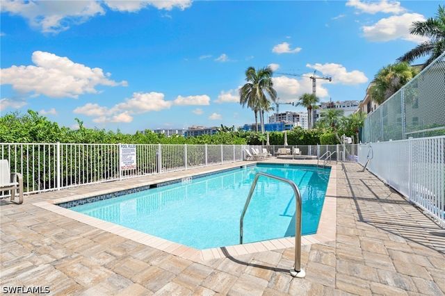 9380 Gulf Shore DR 402, Naples, FL 34108