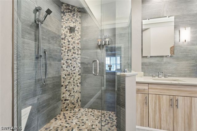 9380 Gulf Shore DR 402, Naples, FL 34108