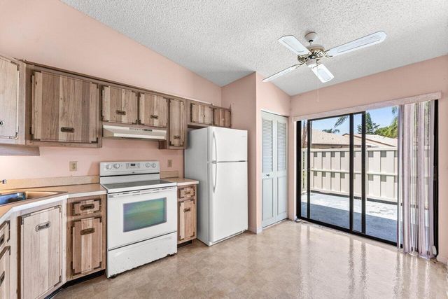 1024 Green Pine Boulevard I, West Palm Beach, FL 33409
