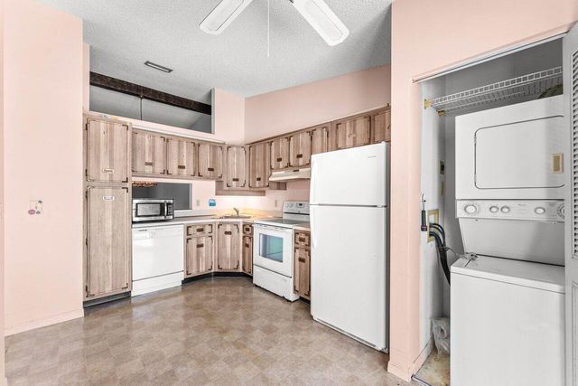 1024 Green Pine Boulevard I, West Palm Beach, FL 33409
