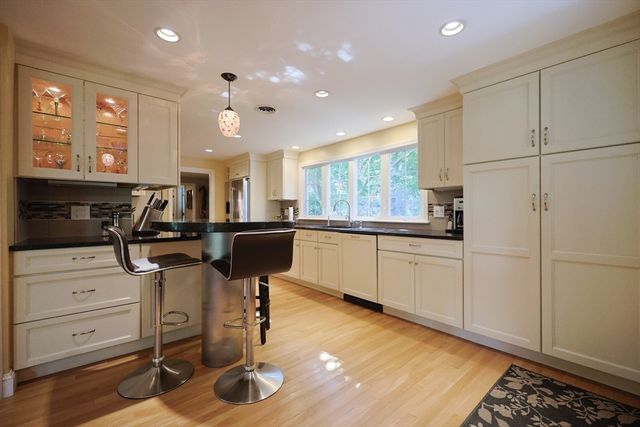 180 Chestnut St, Andover, MA 01810