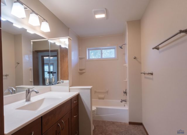 3215 HOGAN CT, Rapid City, SD 57702