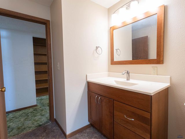 3215 HOGAN CT, Rapid City, SD 57702