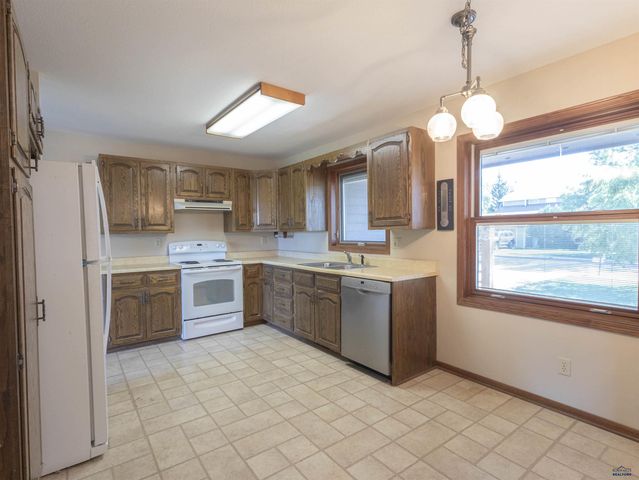 3215 HOGAN CT, Rapid City, SD 57702