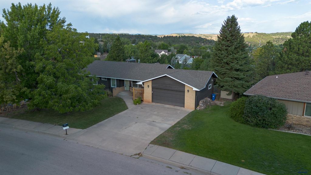 3215 HOGAN CT, Rapid City, SD 57702