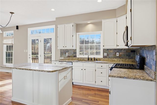 644 White Pine Dr, Mars Boro, PA 16046