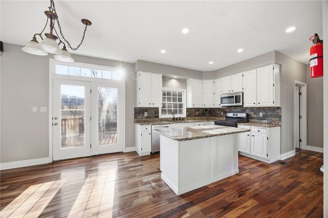 644 White Pine Dr, Mars Boro, PA 16046