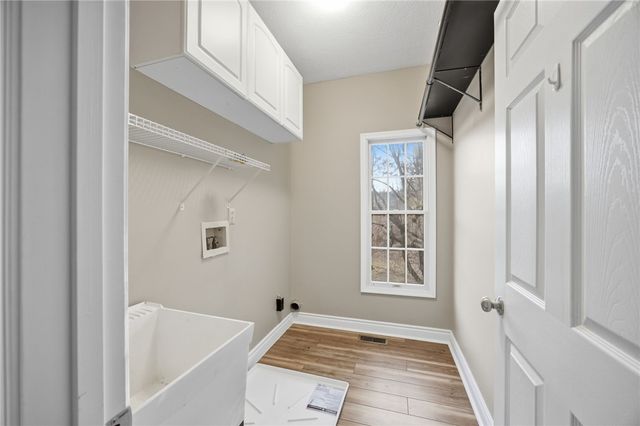 644 White Pine Dr, Mars Boro, PA 16046