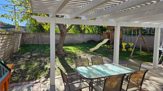 28114 Guilford, Saugus, CA 91350