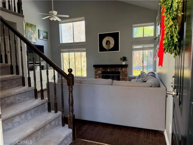 28114 Guilford, Saugus, CA 91350