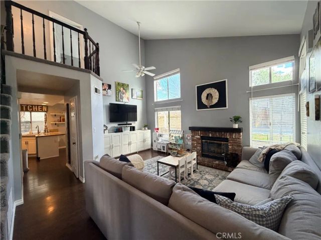 28114 Guilford, Saugus, CA 91350