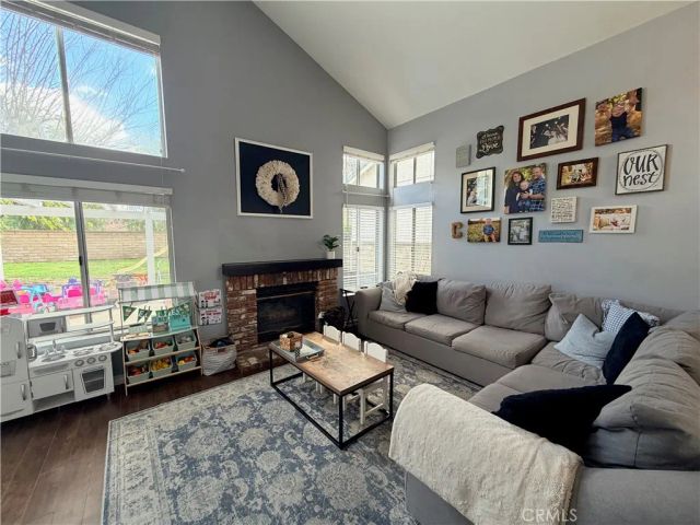 28114 Guilford, Saugus, CA 91350