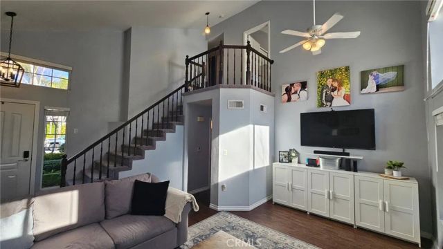 28114 Guilford, Saugus, CA 91350