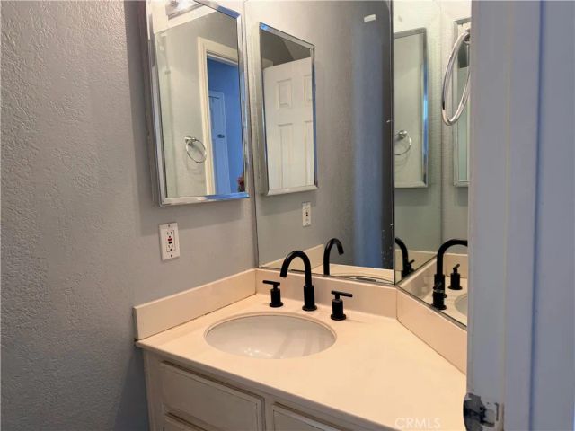 28114 Guilford, Saugus, CA 91350