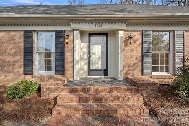 1001 Thistle Court, Charlotte, NC 28211