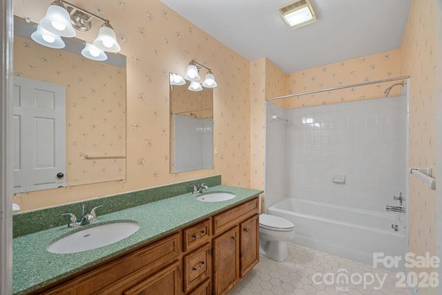 1001 Thistle Court, Charlotte, NC 28211