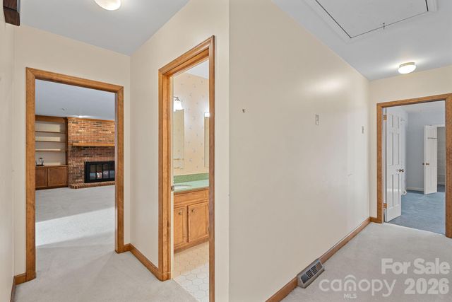 1001 Thistle Court, Charlotte, NC 28211