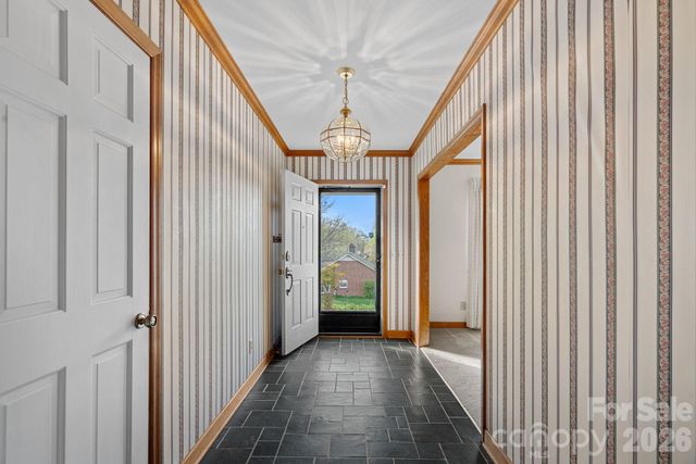 1001 Thistle Court, Charlotte, NC 28211