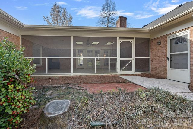 1001 Thistle Court, Charlotte, NC 28211