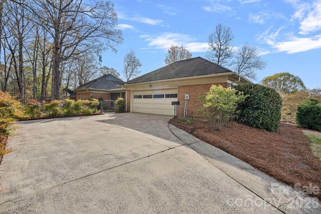 1001 Thistle Court, Charlotte, NC 28211